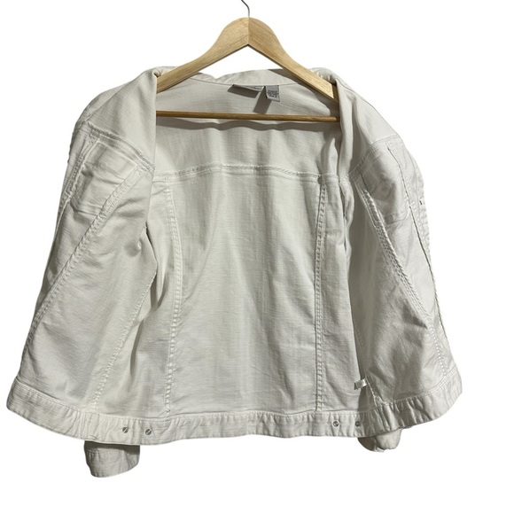 Chico's White Denim Cotton Blend Jean Jacket Size 12 Minimalist Classic Preppy - Picture 3 of 7
